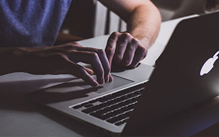 _爱游戏官方_ 不同国家足球文化的对比分析_，各国的足球