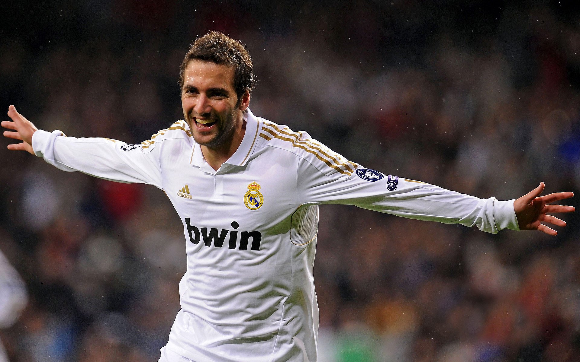 比利时骑手多米安·米歇尔斯在2024年巴黎奥运会盛装舞步比赛中以“Dante”马匹获得第六名,展现坚韧精神。