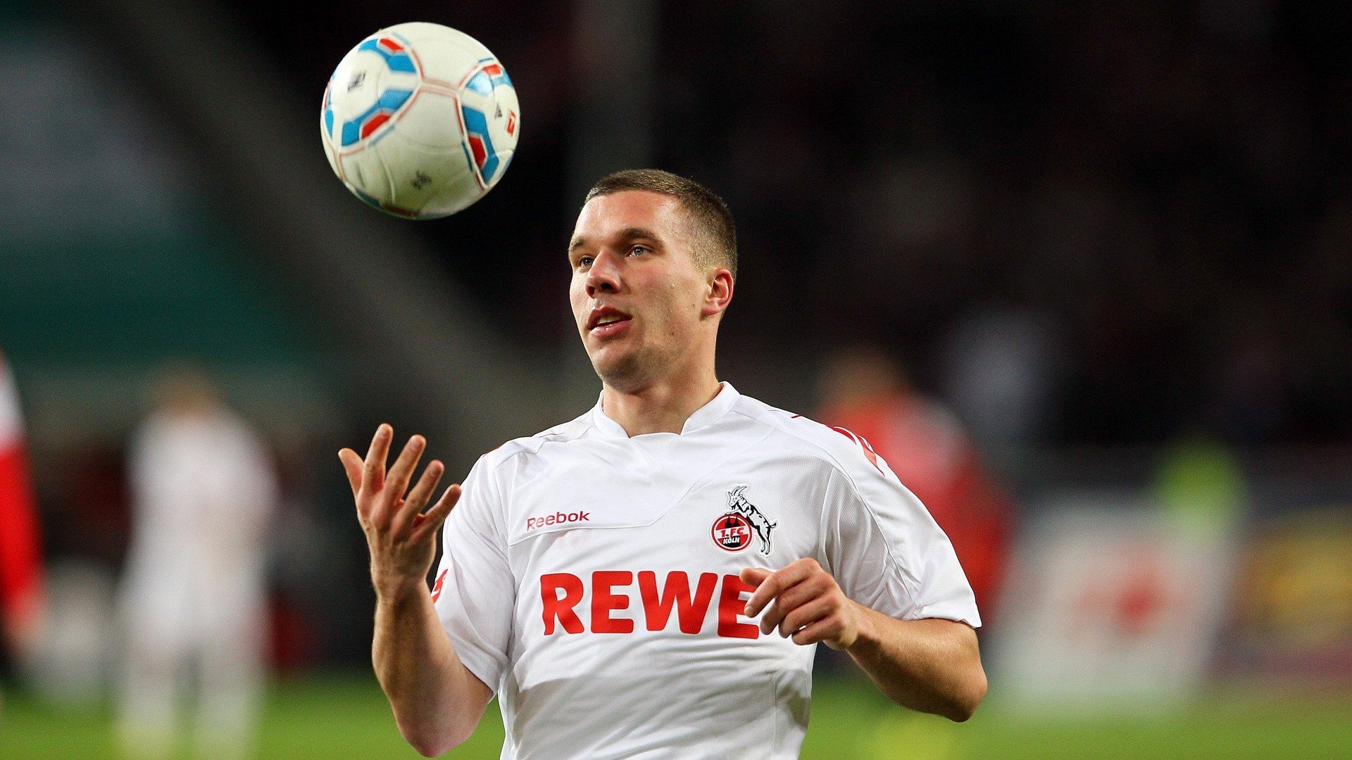 中场“1-2”站位提升传控效率